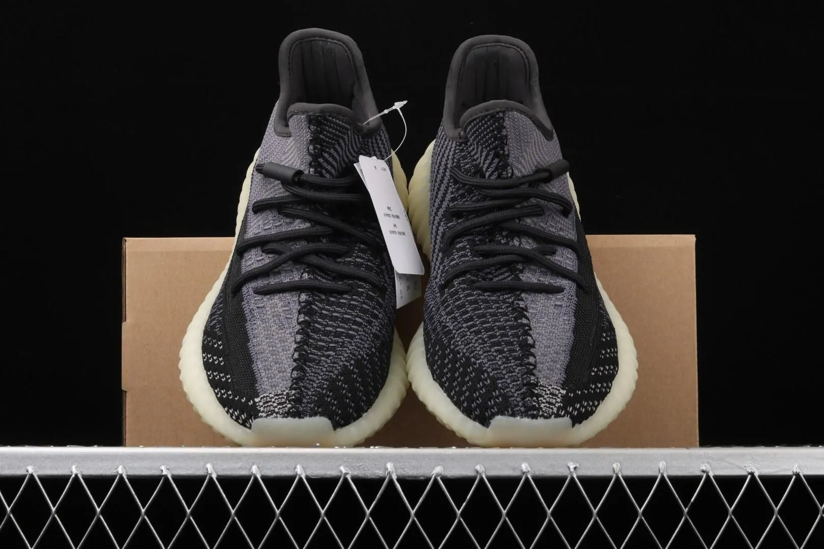 adidasWMNS Yeezy Boost 350 V2 - Carbon