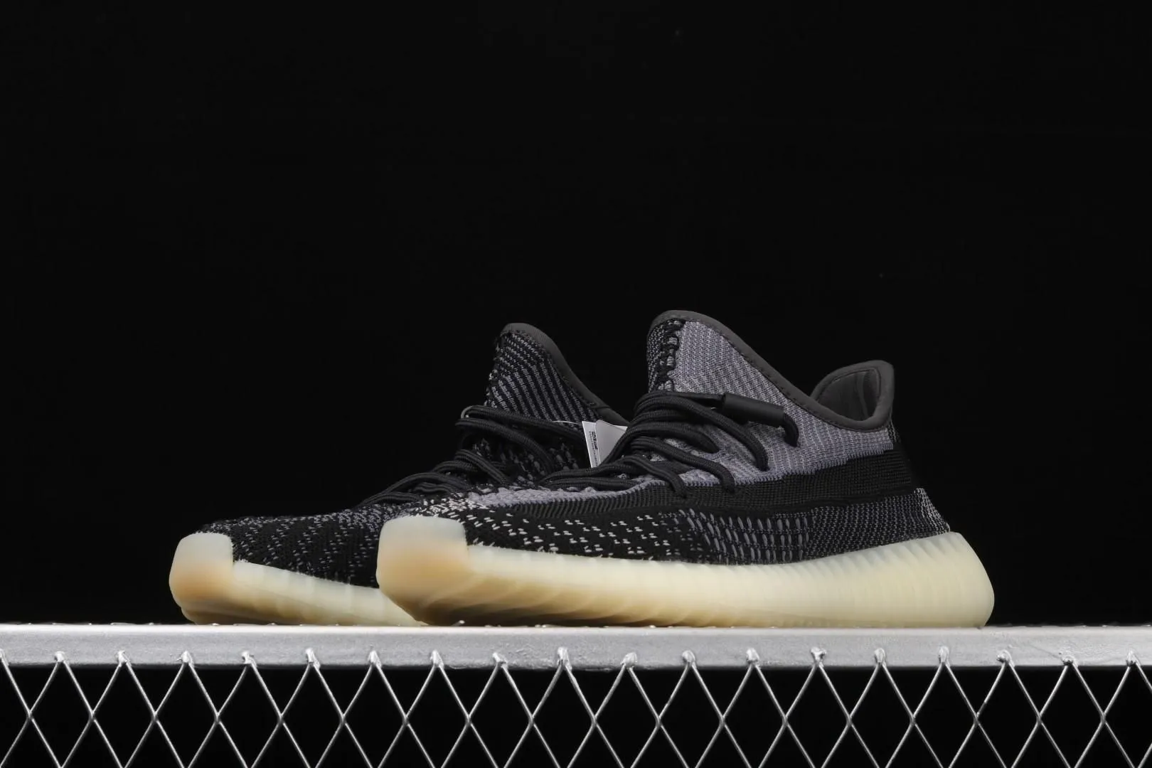 adidasWMNS Yeezy Boost 350 V2 - Carbon