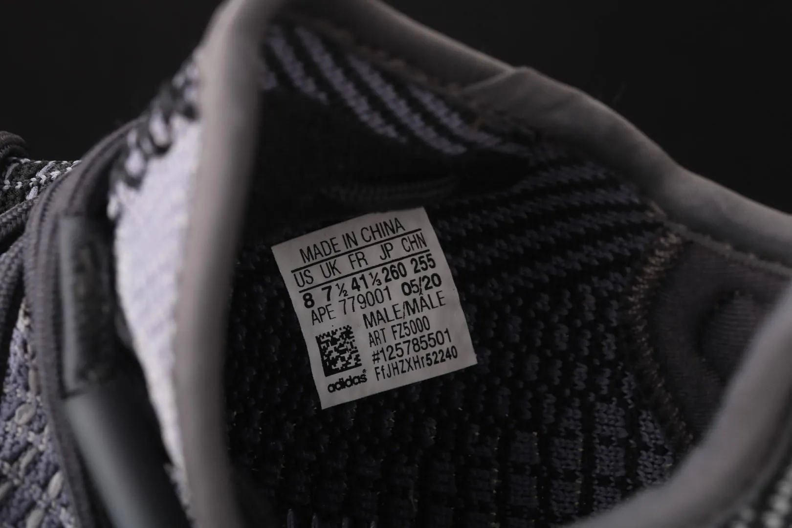 adidasWMNS Yeezy Boost 350 V2 - Carbon