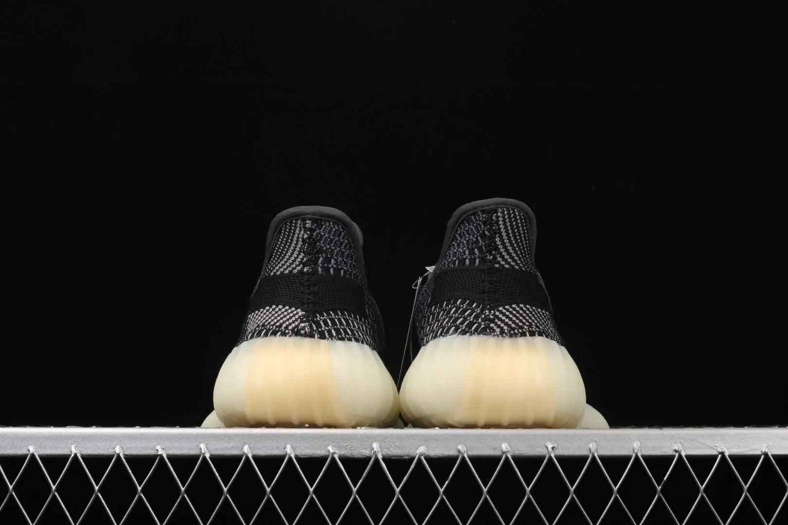 adidasWMNS Yeezy Boost 350 V2 - Carbon