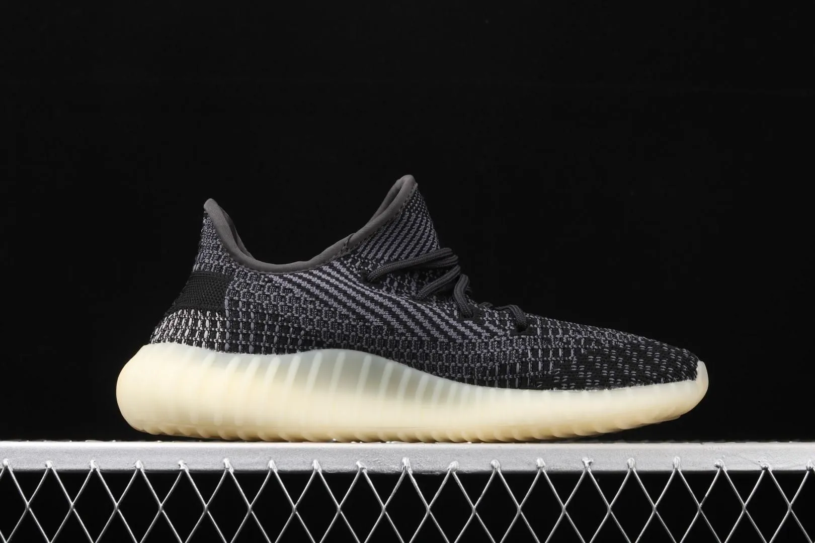 adidasWMNS Yeezy Boost 350 V2 - Carbon