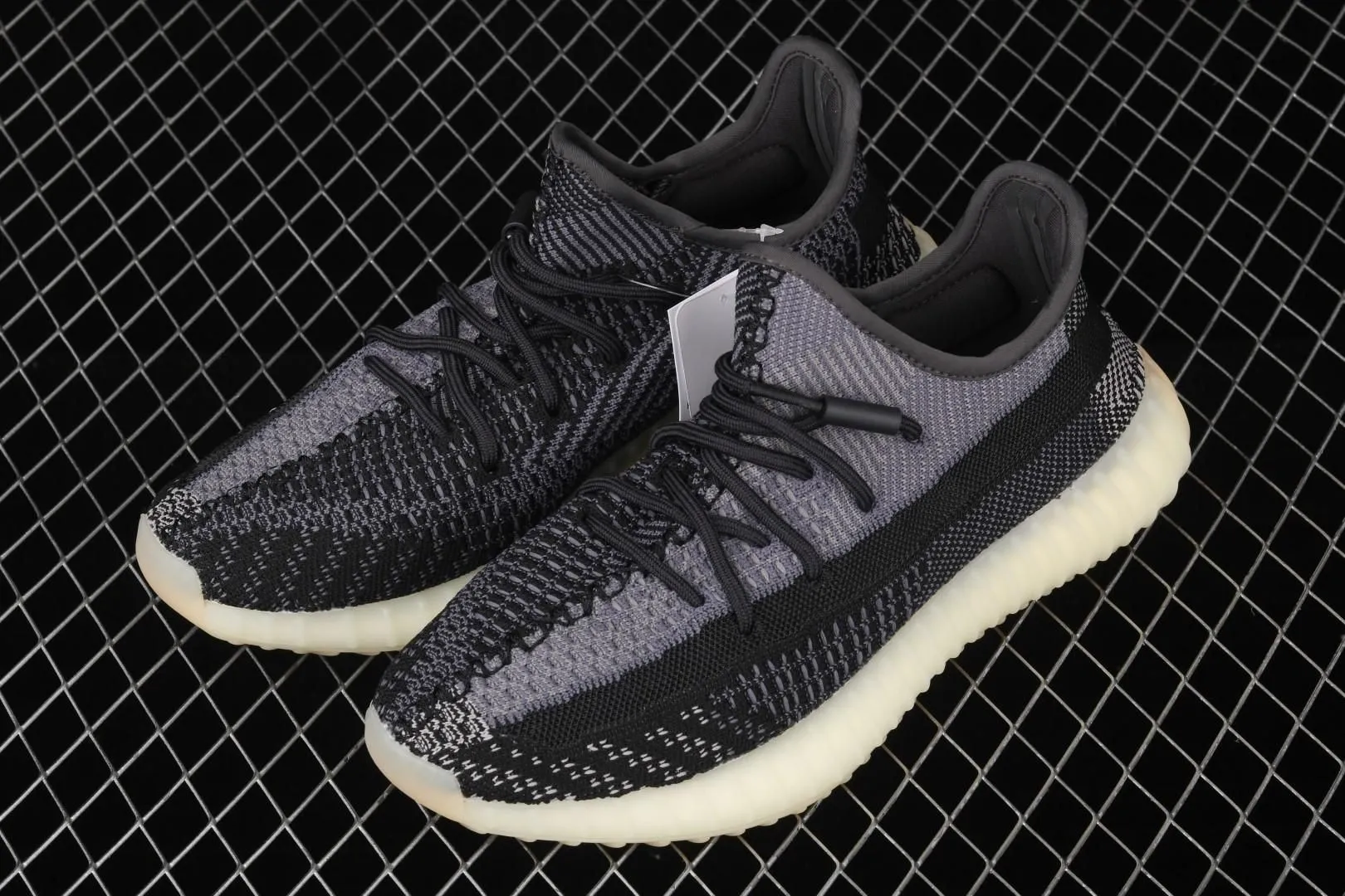 adidasWMNS Yeezy Boost 350 V2 - Carbon