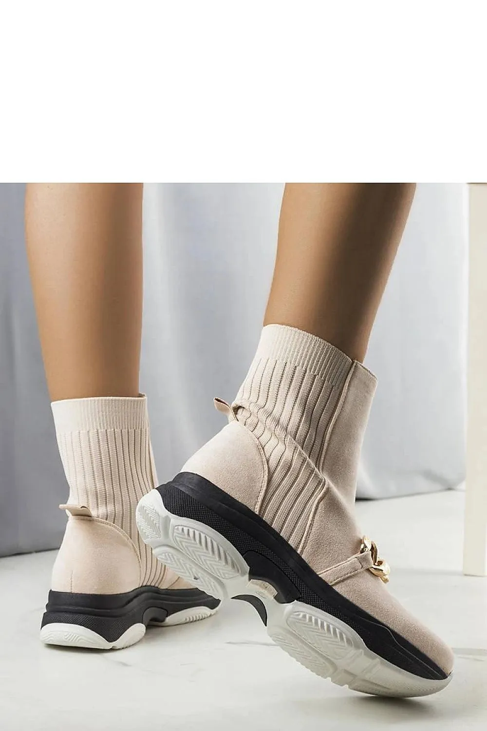 Beige insulated boots with a chain
