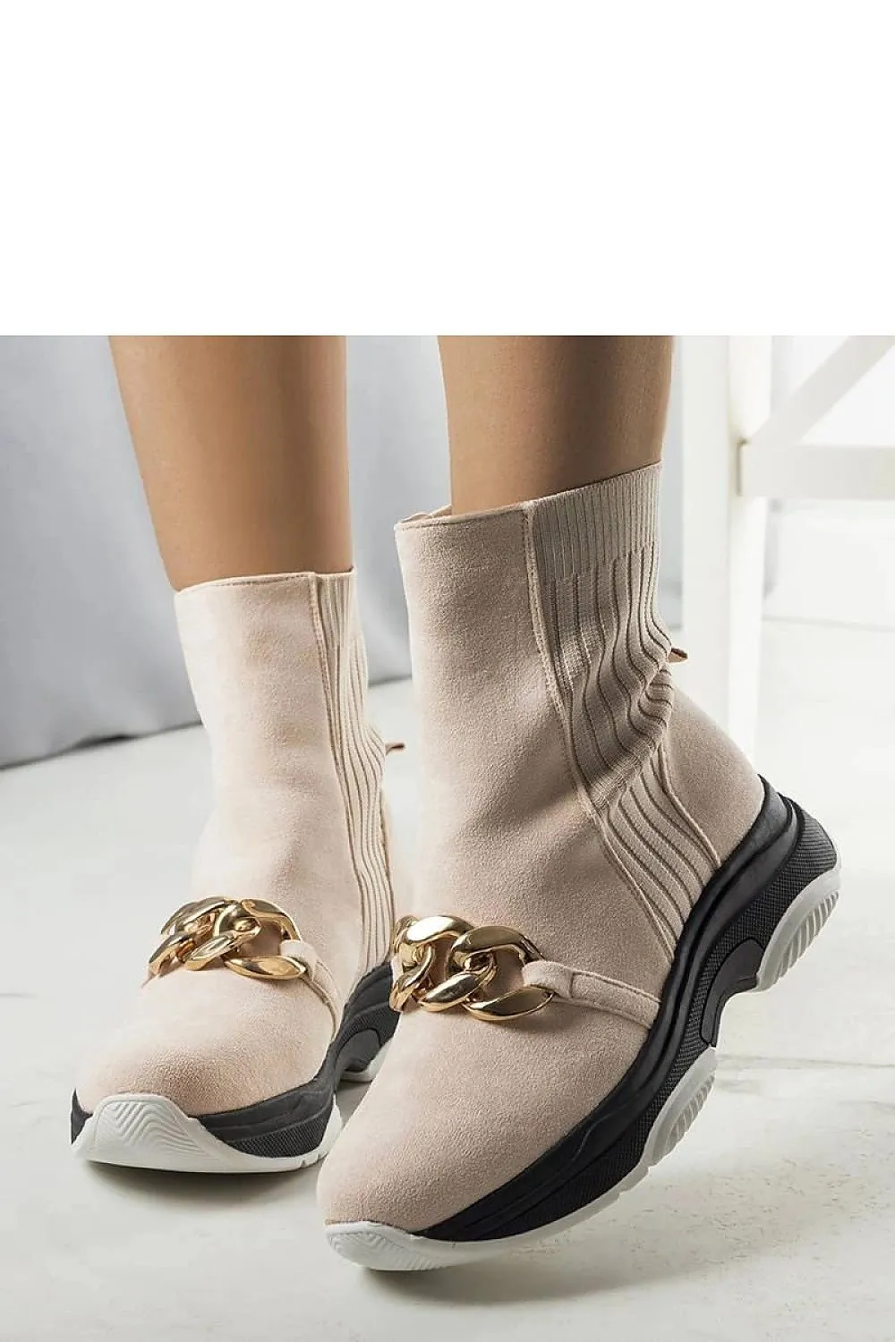 Beige insulated boots with a chain