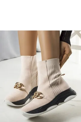Beige insulated boots with a chain