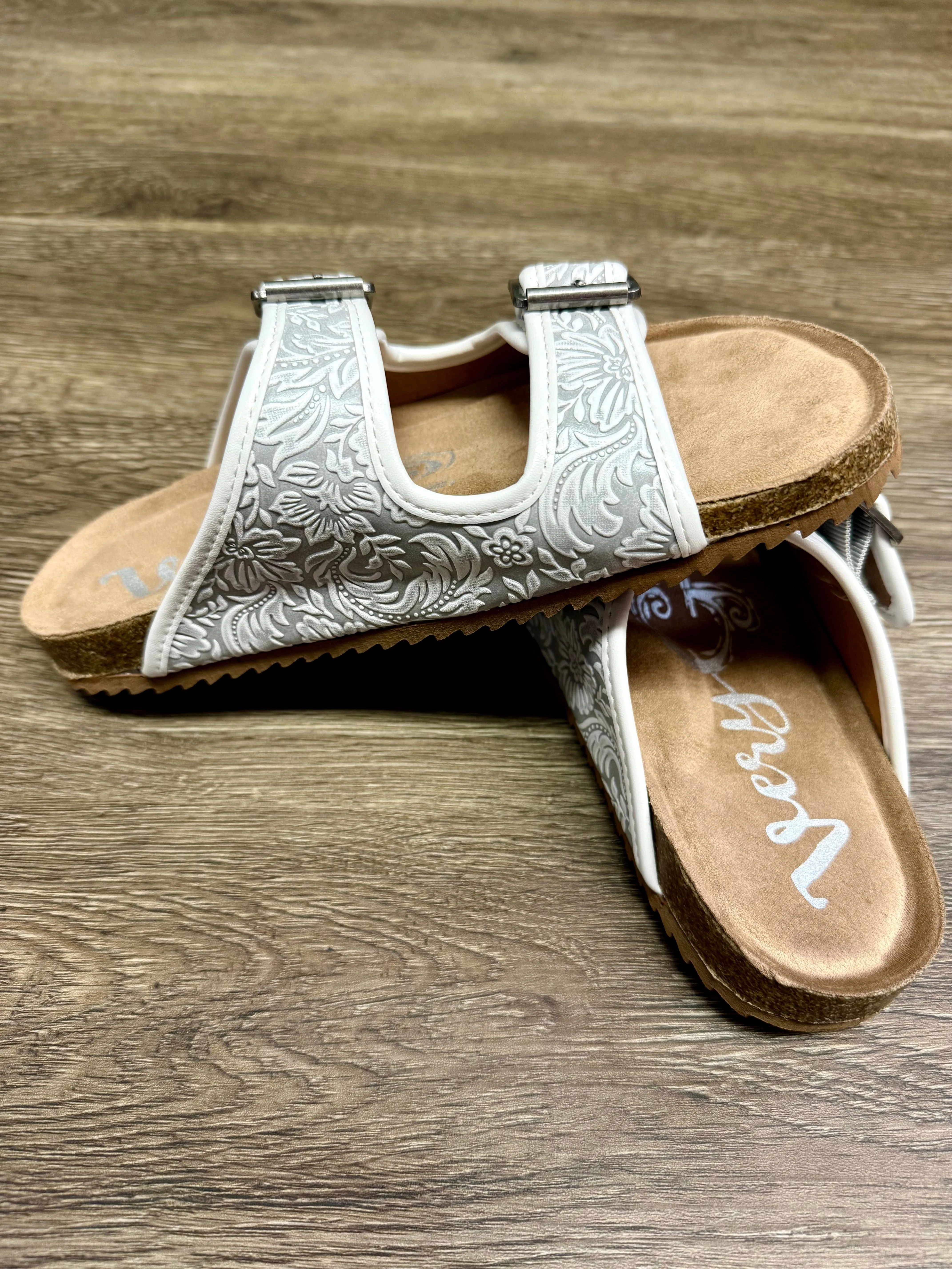 Very G White/Grey Lainey Sandals